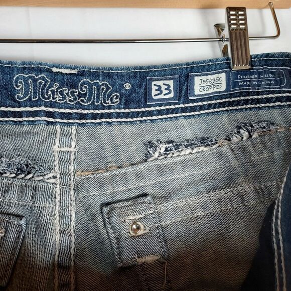 Miss Me Distressed Cropped Jeans Women’s 33 Medium Wash Denim Contrast Stitch - Picture 5 of 11